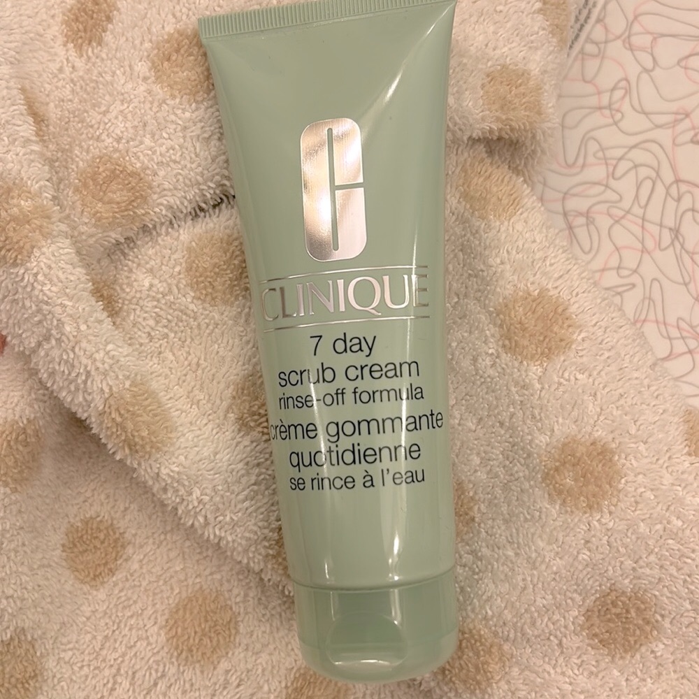 NEW!! Clinique 7Day Scrub Cream & surprise free sample 🌻